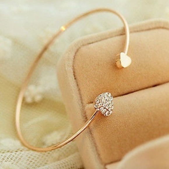 Paradise Boutique Jewelry - Gold Rhinestone Love Heart Bracelet